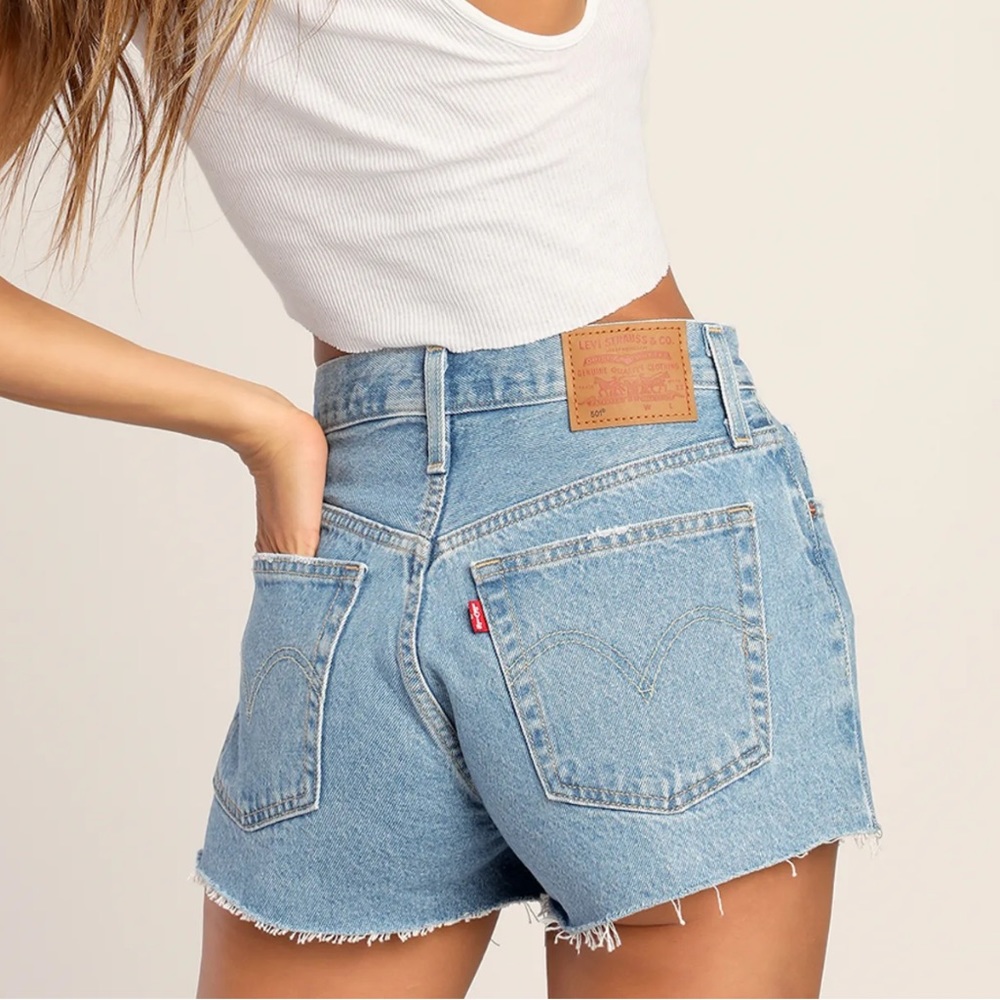 Distressed Levi 501 denim short